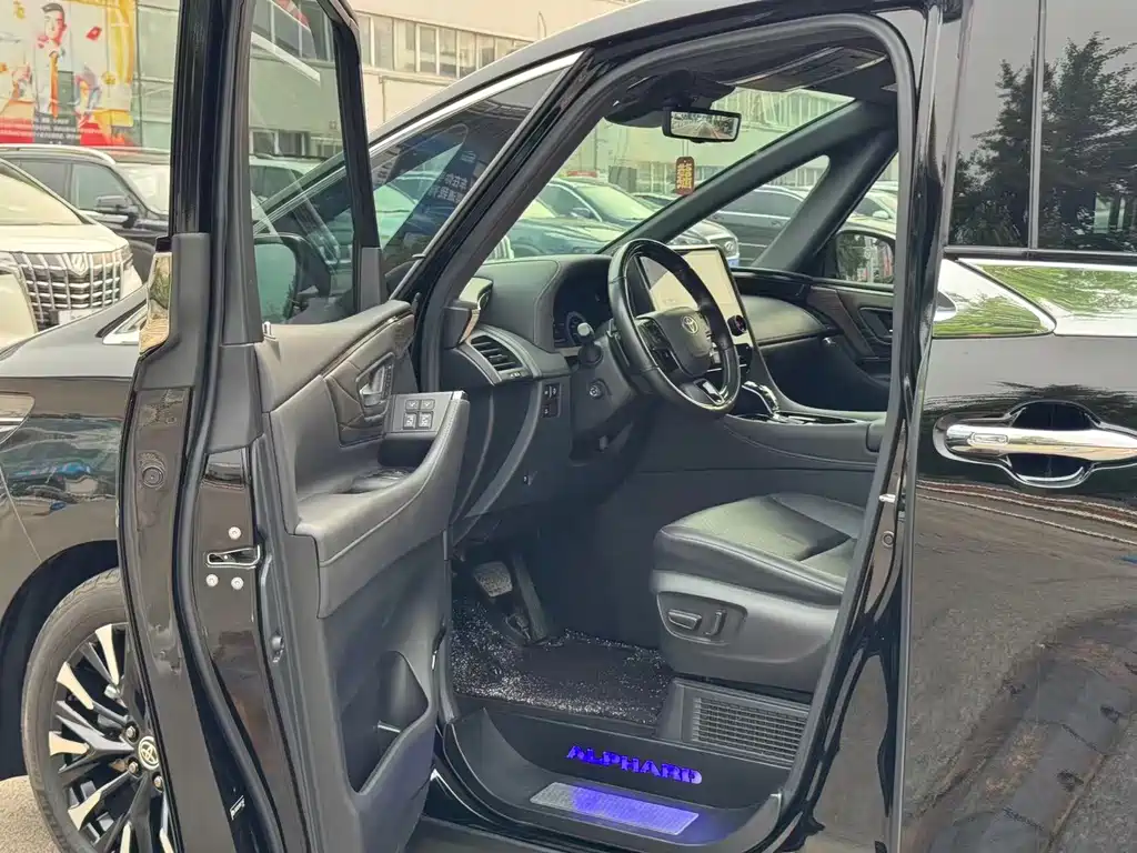 Toyota Alphard 2024 — фото 12