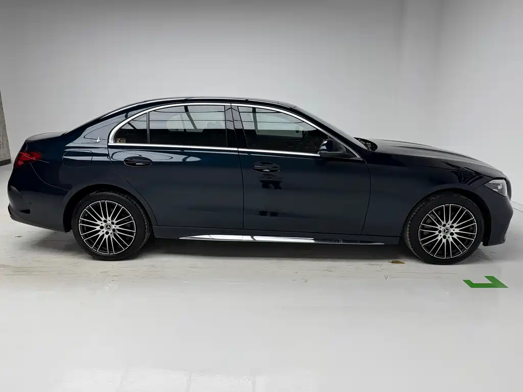 Mercedes-Benz C-Class 2023 — фото 9