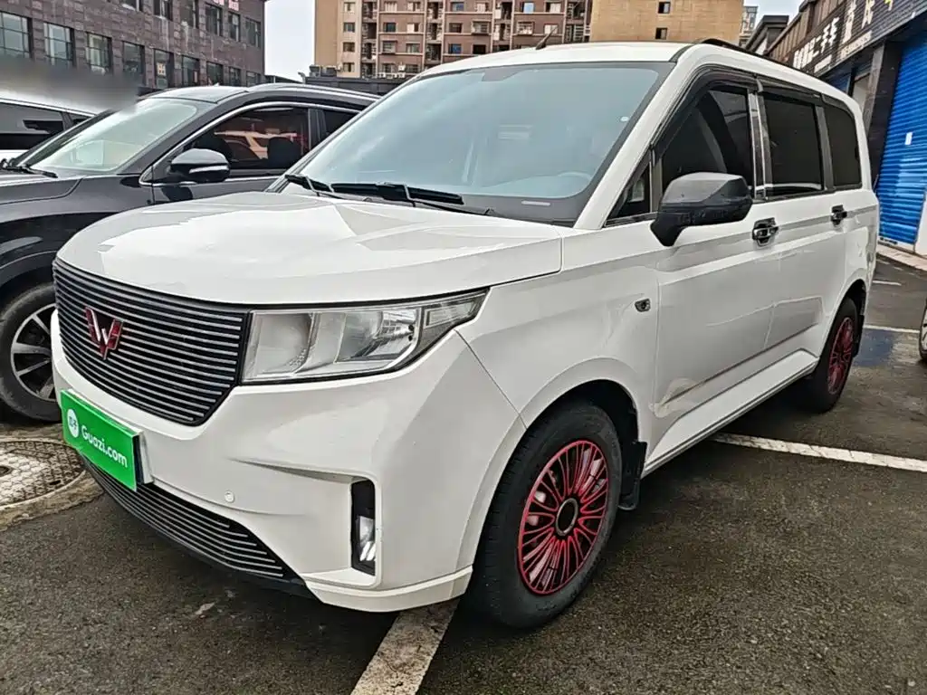 Wuling Hongguang PLUS 2022