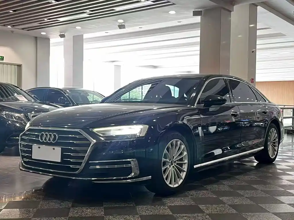 Audi A8 2021 — фото 1