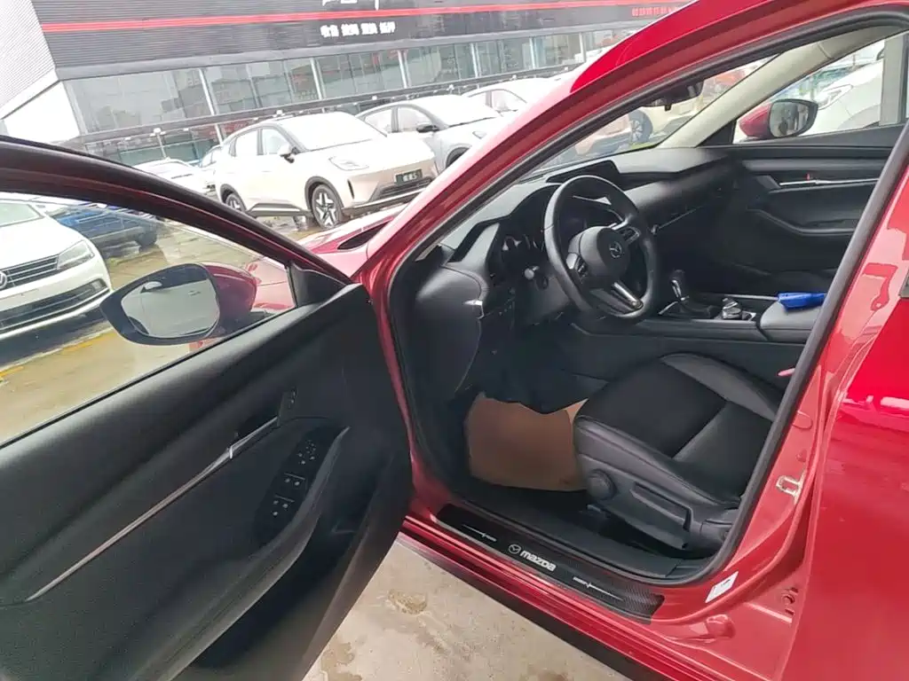 Mazda 3 Axela 2019 — фото 16