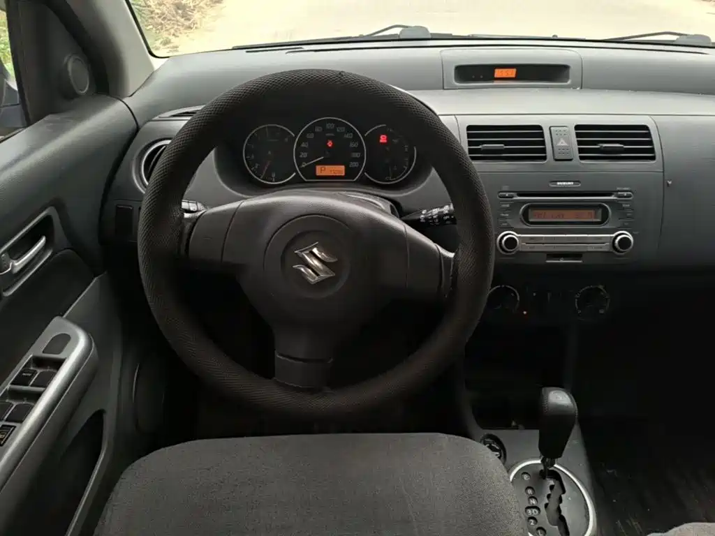 Suzuki Swift 2015 — фото 11