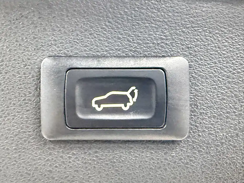 Audi Q2L 2022 — фото 22