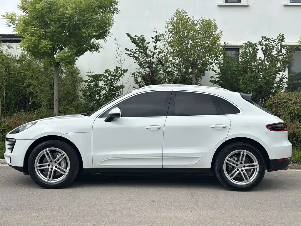 Porsche Macan 2017 — фото 12
