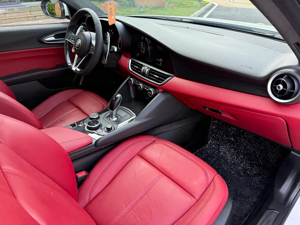 Alfa Romeo Giulia 2018 — фото 15