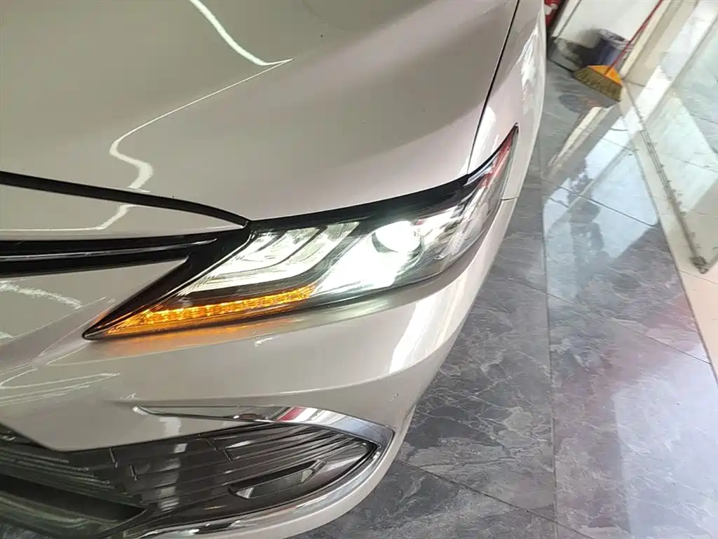 Toyota Camry 2023 — фото 24