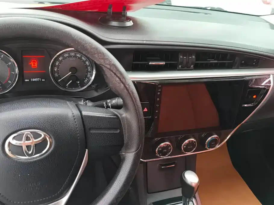 Toyota Corolla 2015 — фото 12