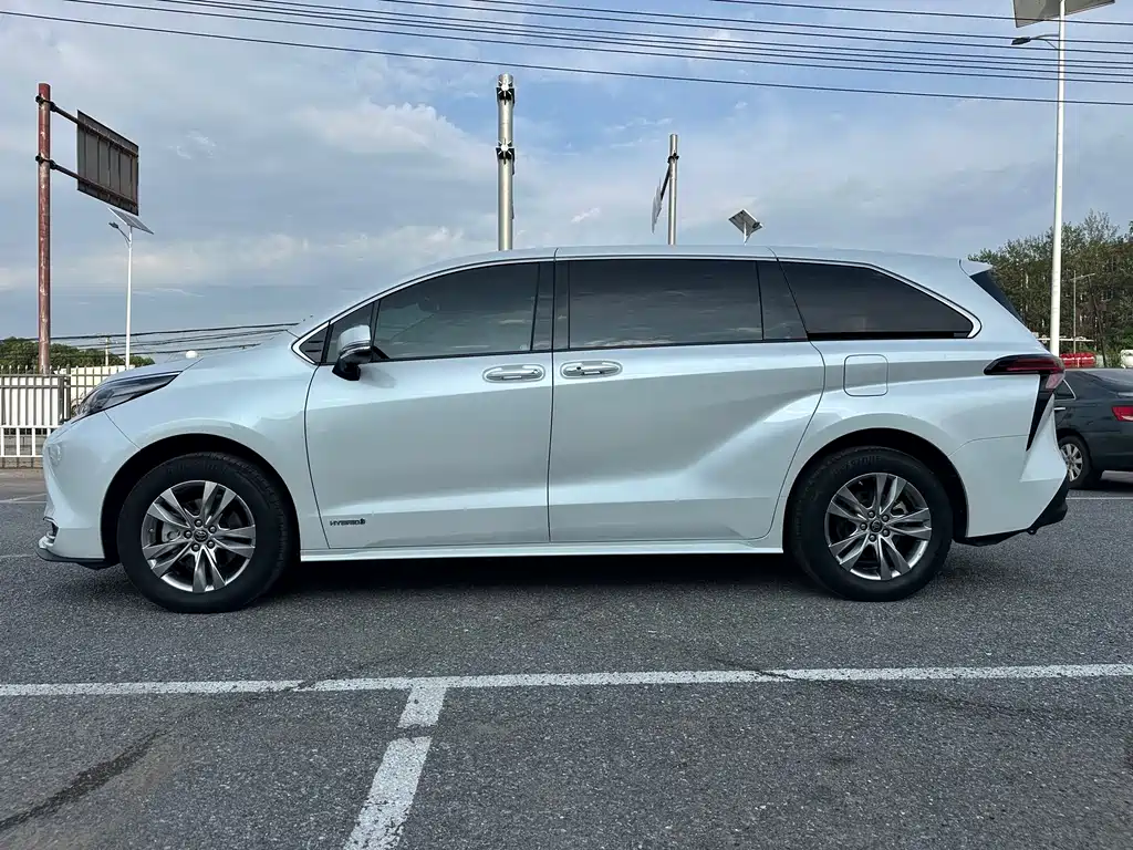 Toyota Sienna 2024
