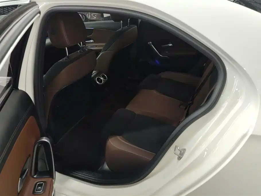 Mercedes-Benz A-Class 2023 — фото 11