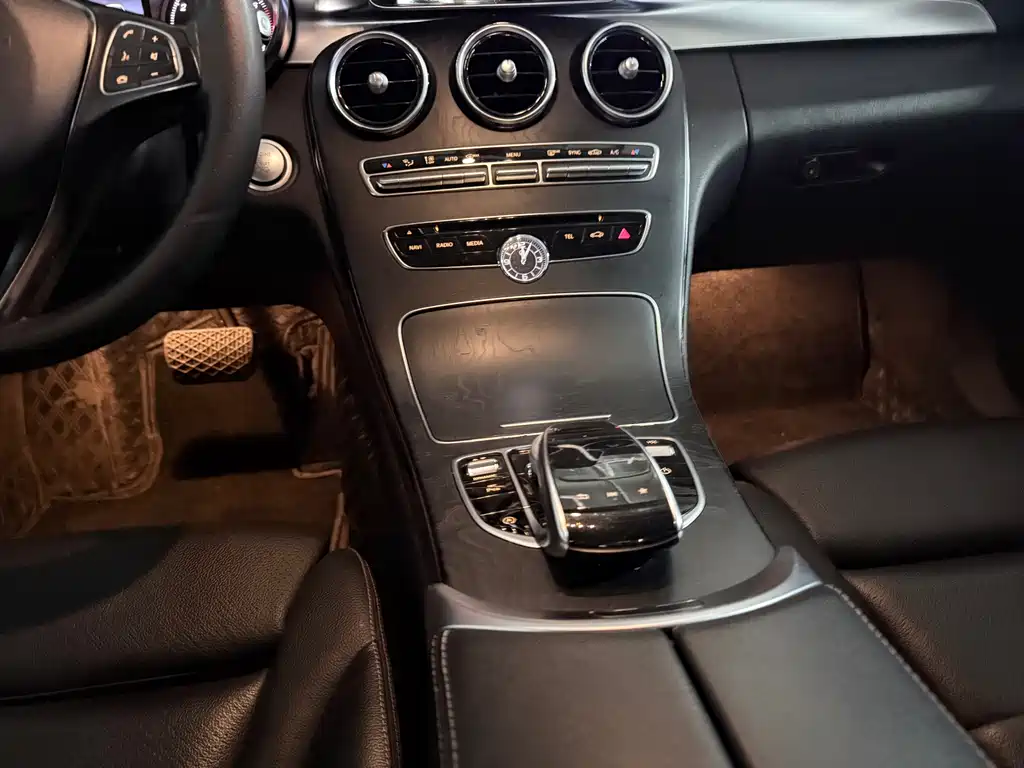Mercedes-Benz C-Class 2017 — фото 16
