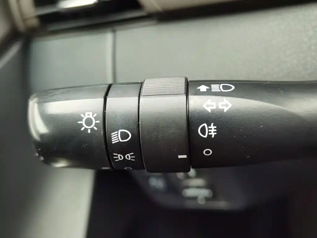 Toyota Yaris L 2016 — фото 21