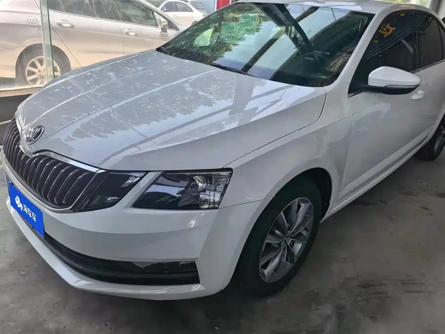 Skoda Octavia 2021 — фото 1