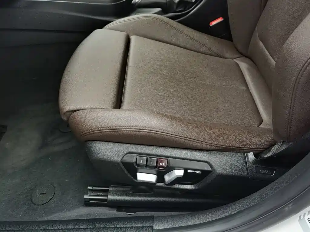 BMW 3 Series 2018 — фото 20