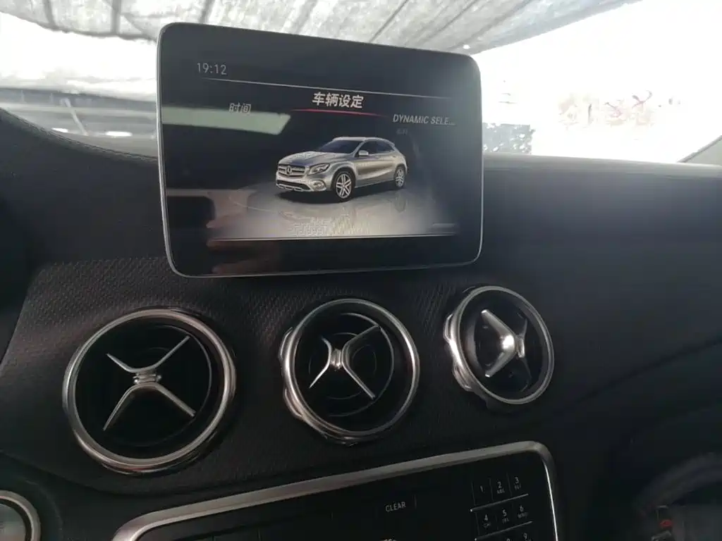 Mercedes-Benz GLA 2019 — фото 13
