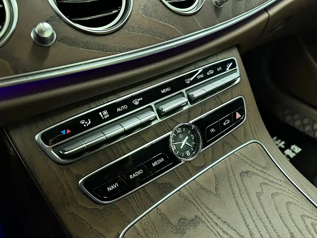 Mercedes-Benz E-Class 2020 — фото 11