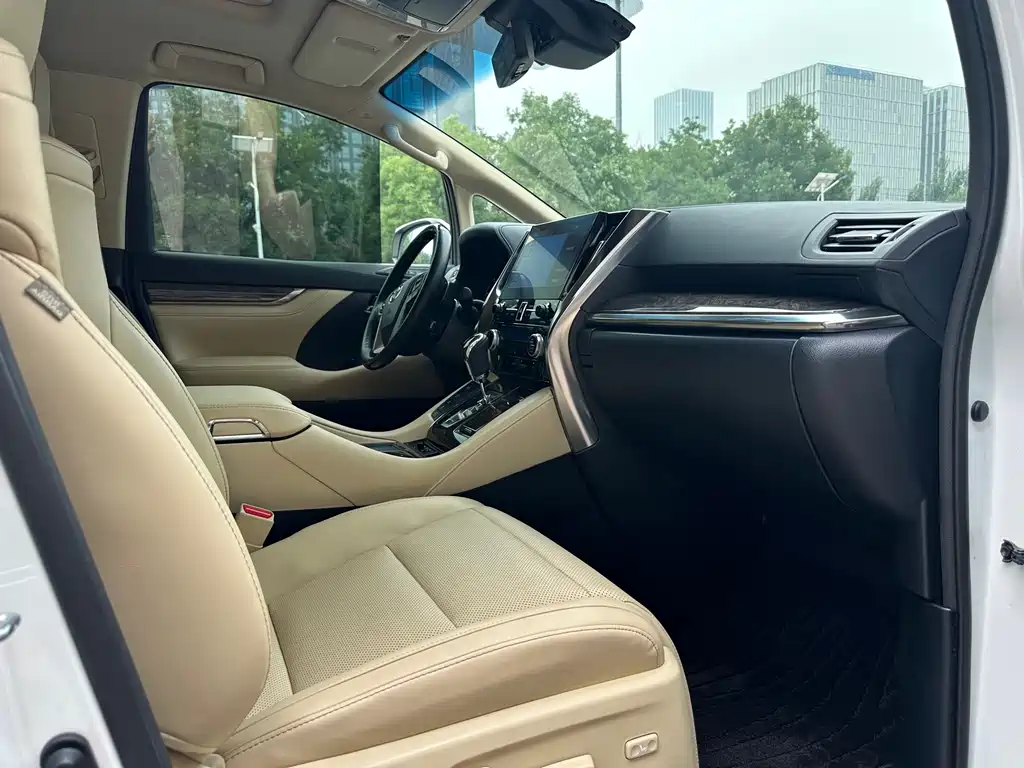 Toyota Alphard 2023 — фото 12