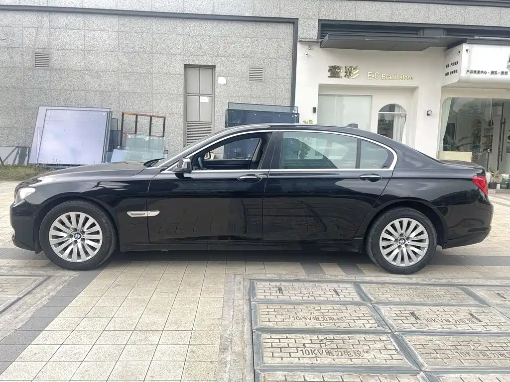 BMW 7 Series 2012 — фото 4