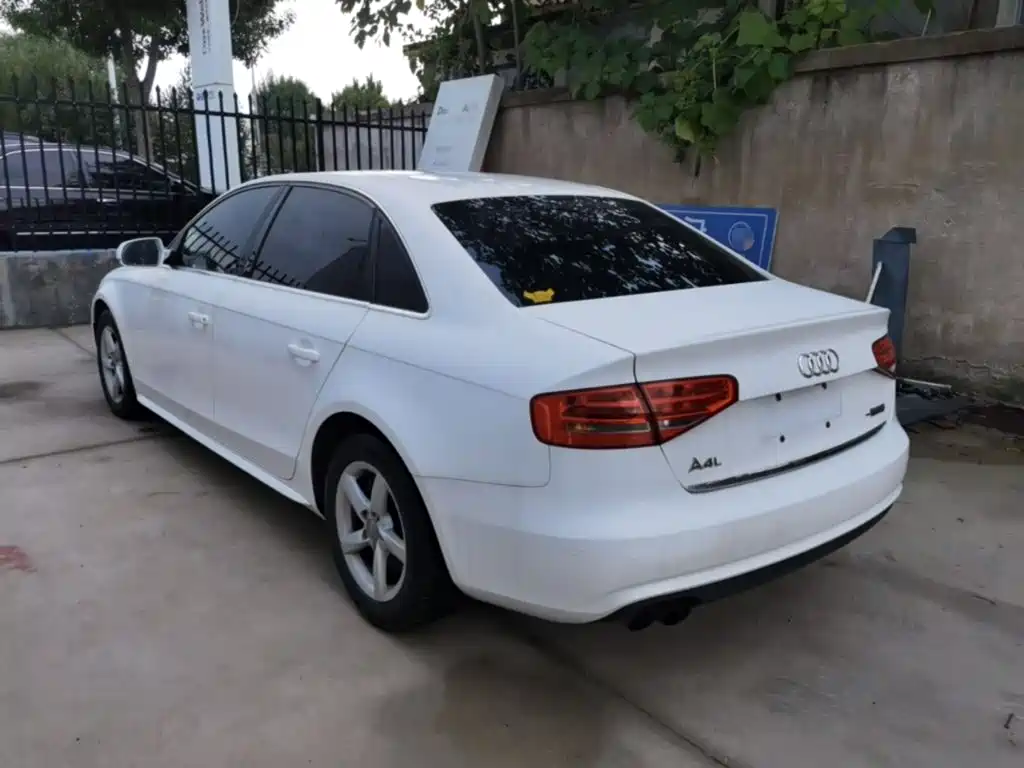 Audi A4L 2015