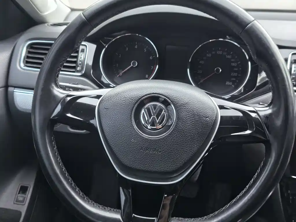Volkswagen Sagitar 2017 — фото 15