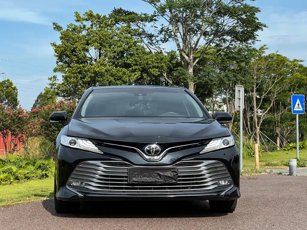 Toyota Camry 2020 — фото 2