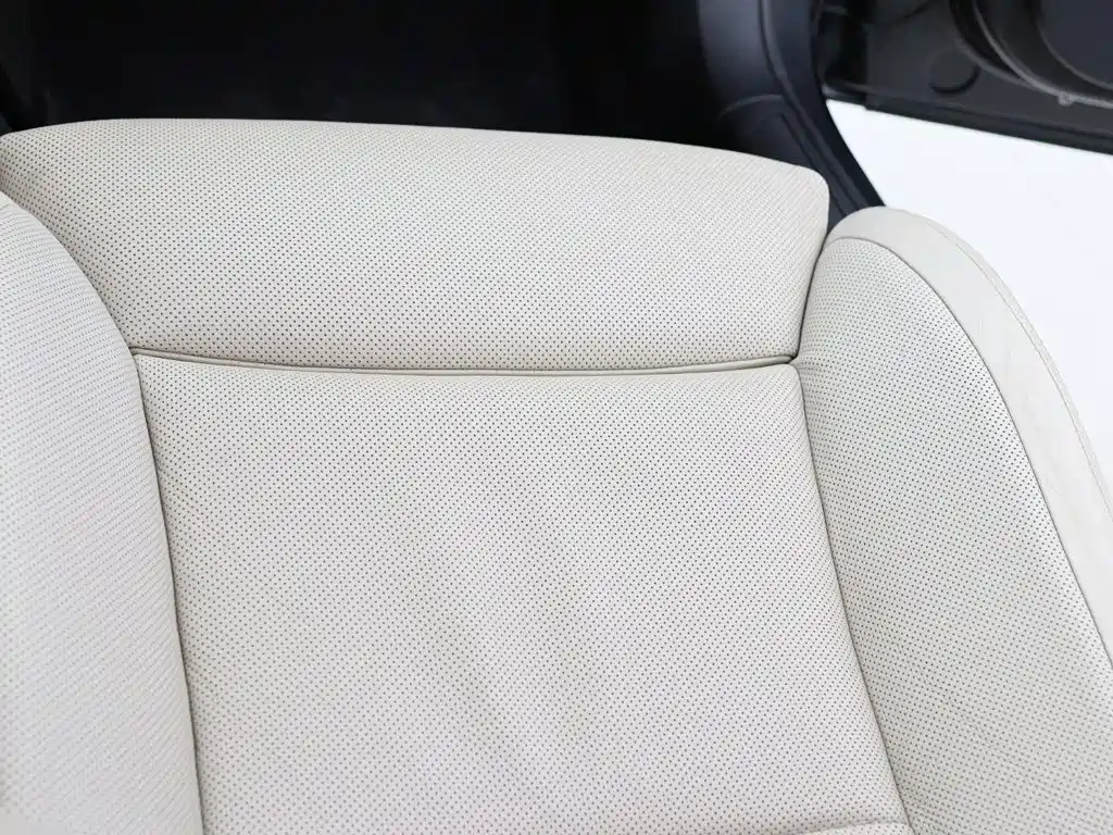 BMW 7 Series 2012 — фото 25