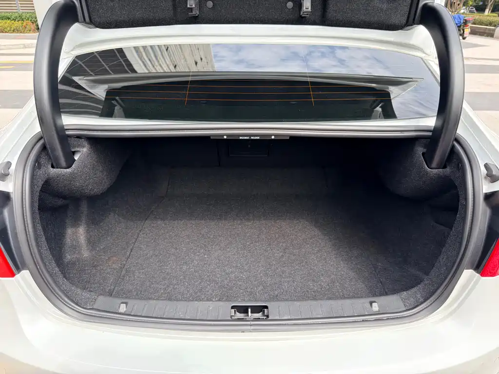 Volvo S60 2016 — фото 13
