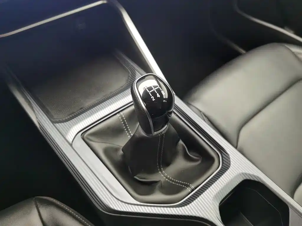 Geely Emgrand 2025 — фото 13