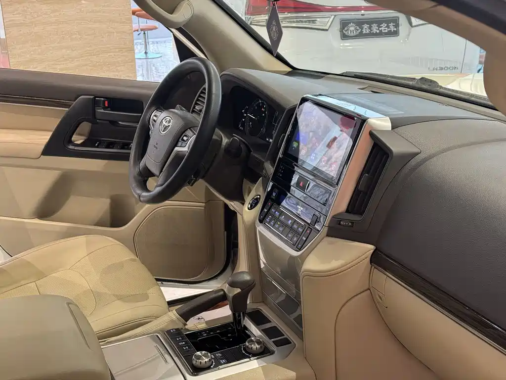Toyota Land Cruiser 2020 — фото 9