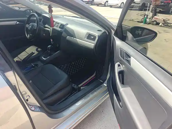 Volkswagen Sagitar 2015