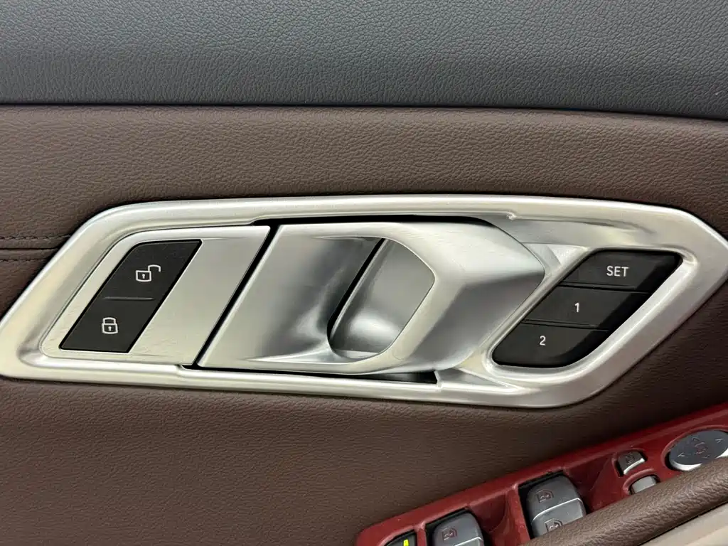 BMW 3 Series 2023 — фото 16