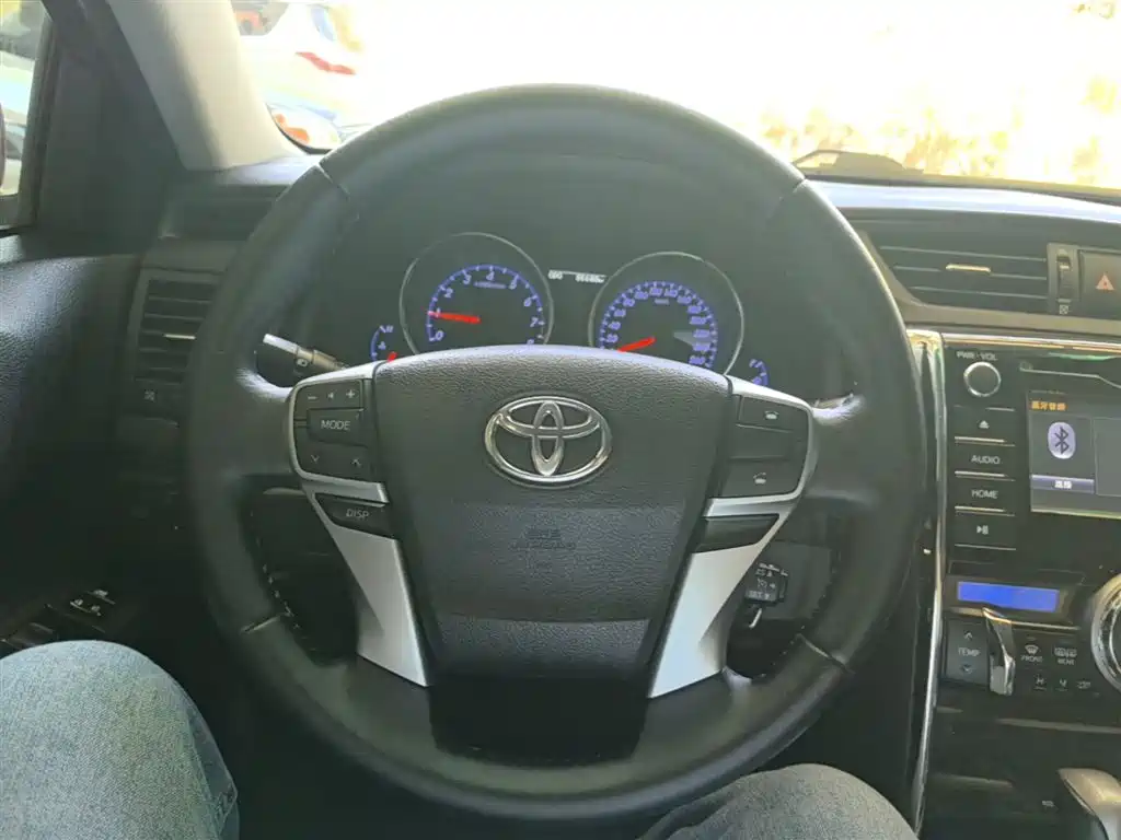 Toyota Reiz 2015 — фото 11