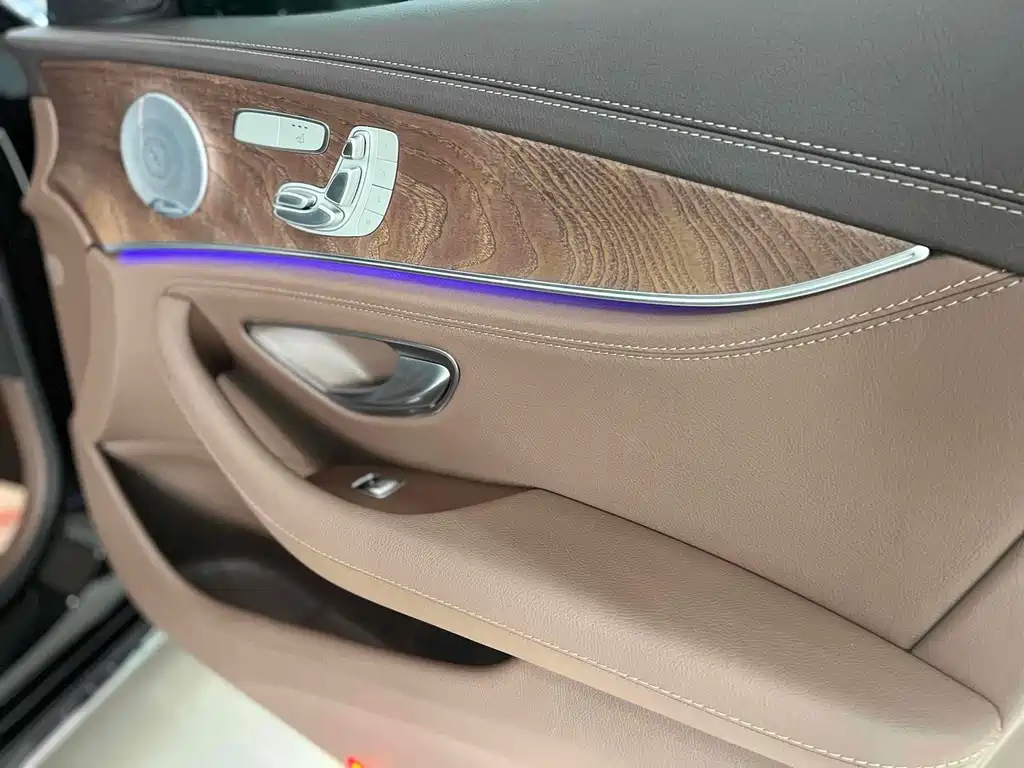 Mercedes-Benz E-Class 2019 — фото 17
