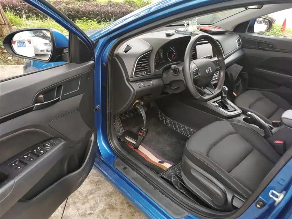 Hyundai Elantra 2019 — фото 16