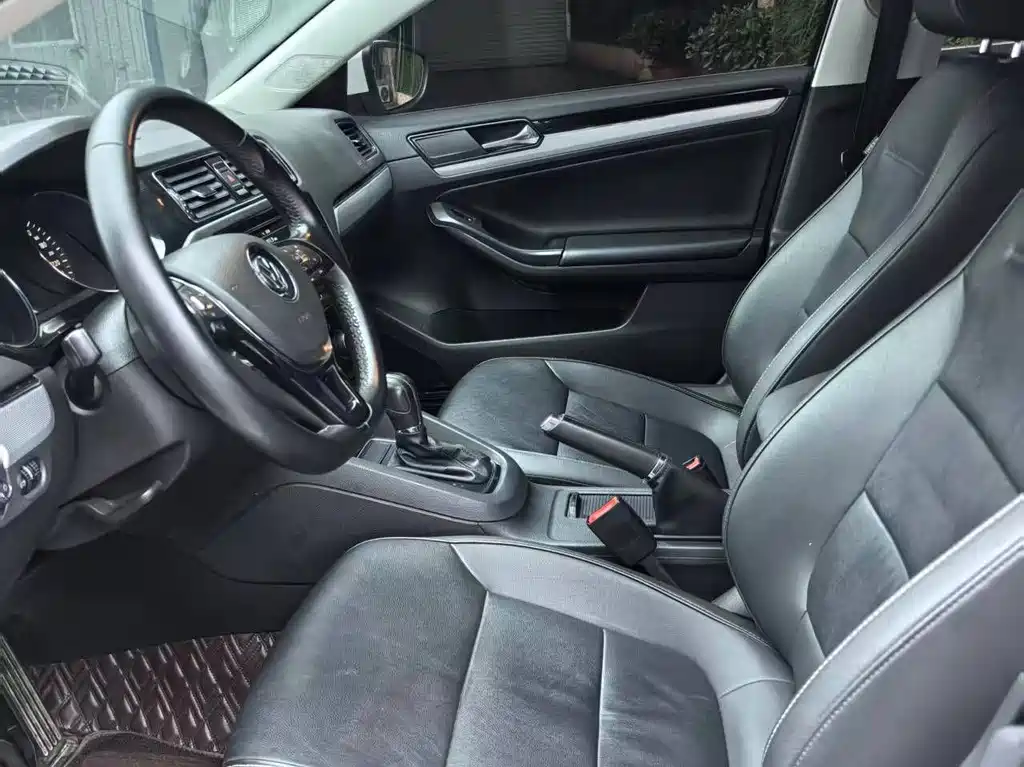 Volkswagen Sagitar 2018