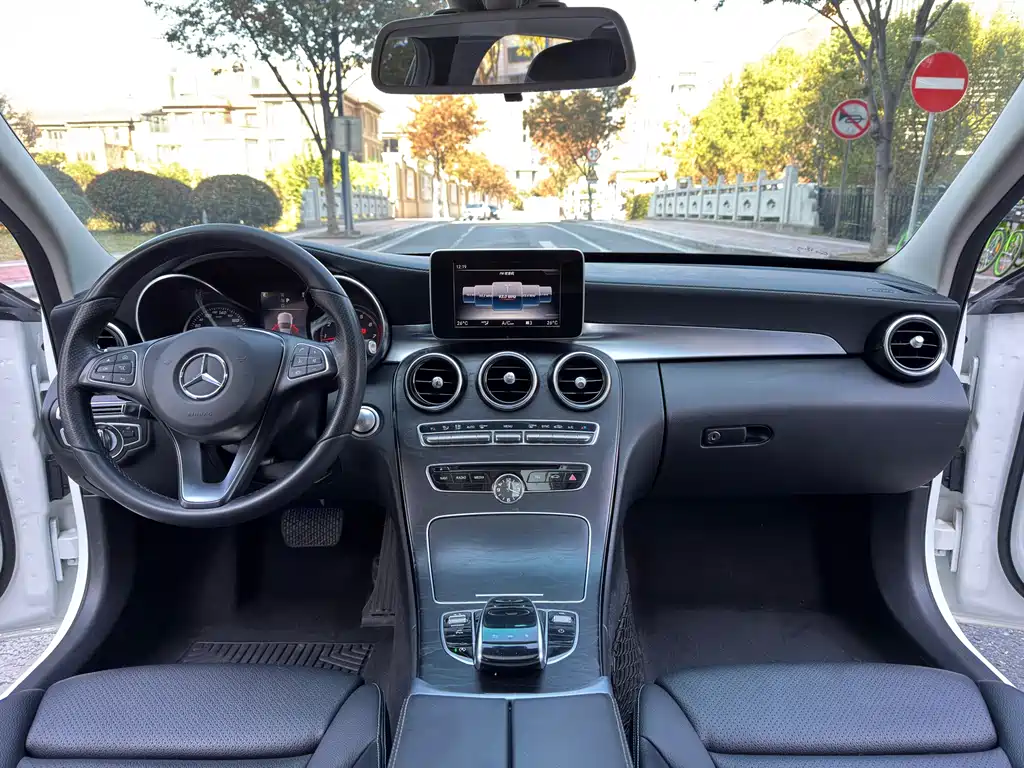 Mercedes-Benz C-Class 2018 — фото 12