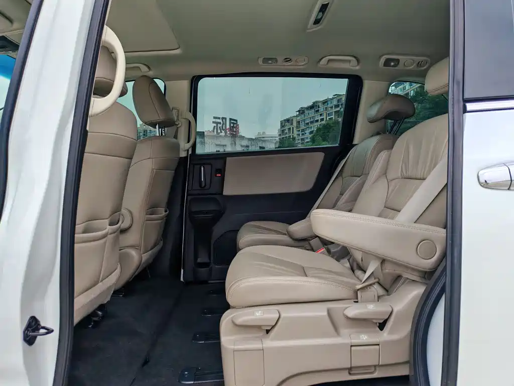 Honda Odyssey 2017 — фото 11
