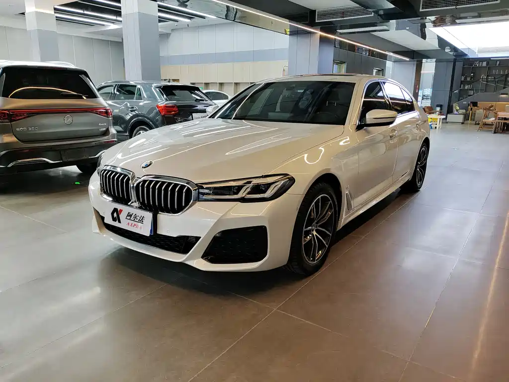 BMW 5 Series 2023 — фото 1