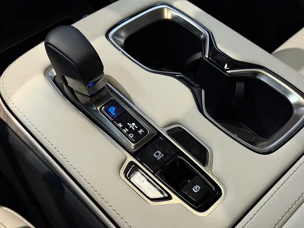 Lexus LM 2024 — фото 11
