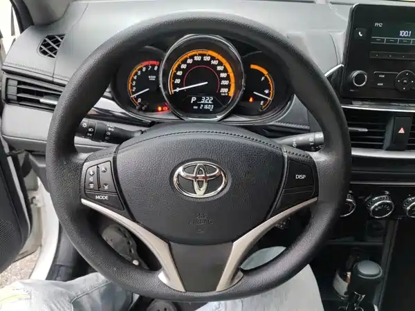 Toyota Yaris L 2022