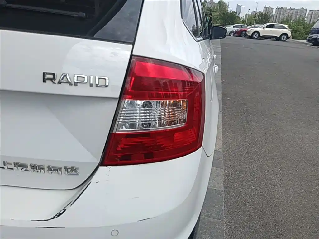 Skoda Rapid Spaceback 2019 — фото 8