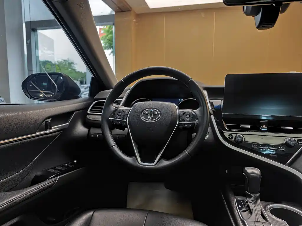Toyota Camry 2022 — фото 14