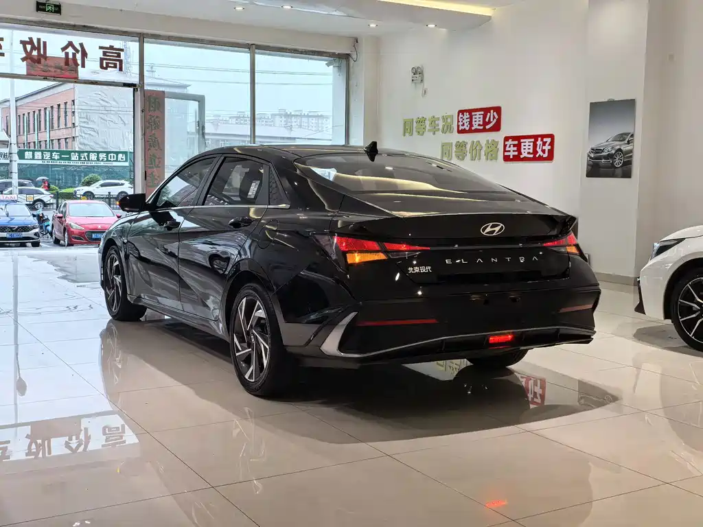 Hyundai Elantra 2023 — фото 20