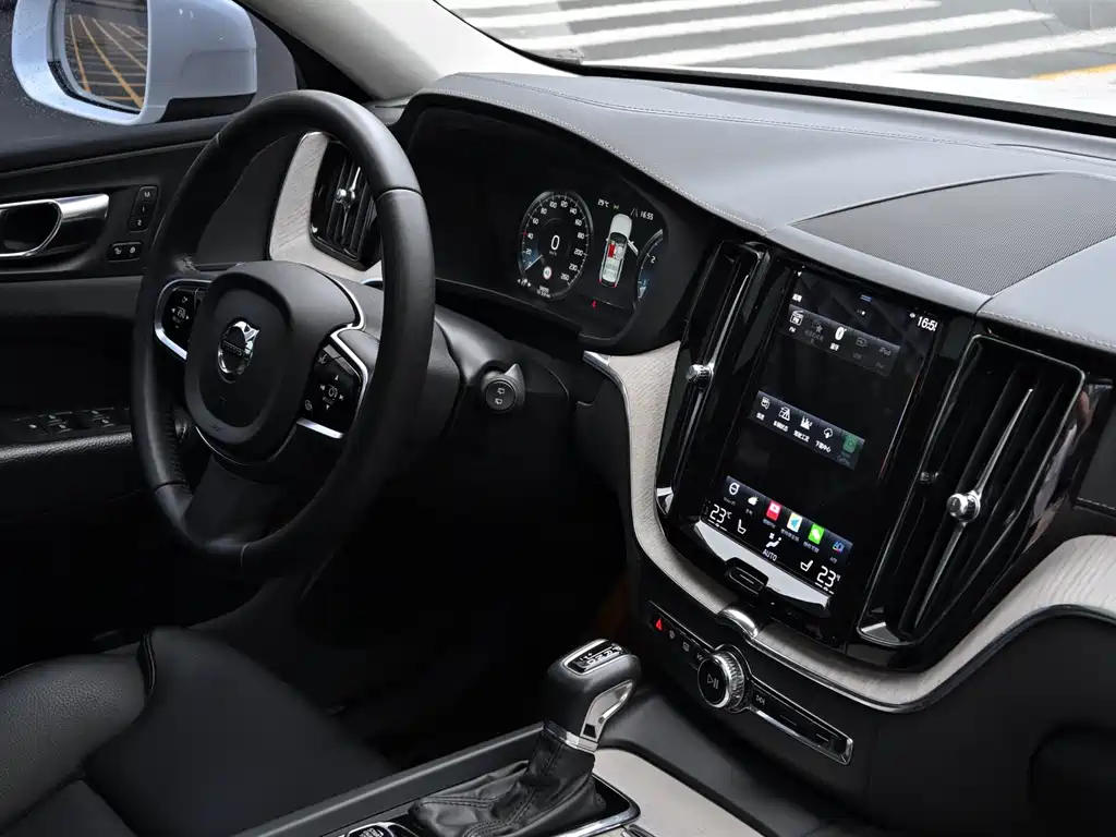 Volvo XC60 2020 — фото 27