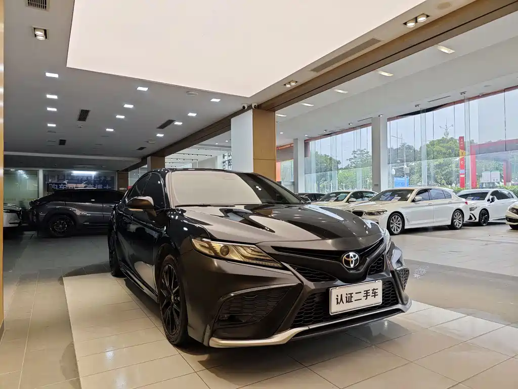 Toyota Camry 2022 — фото 4