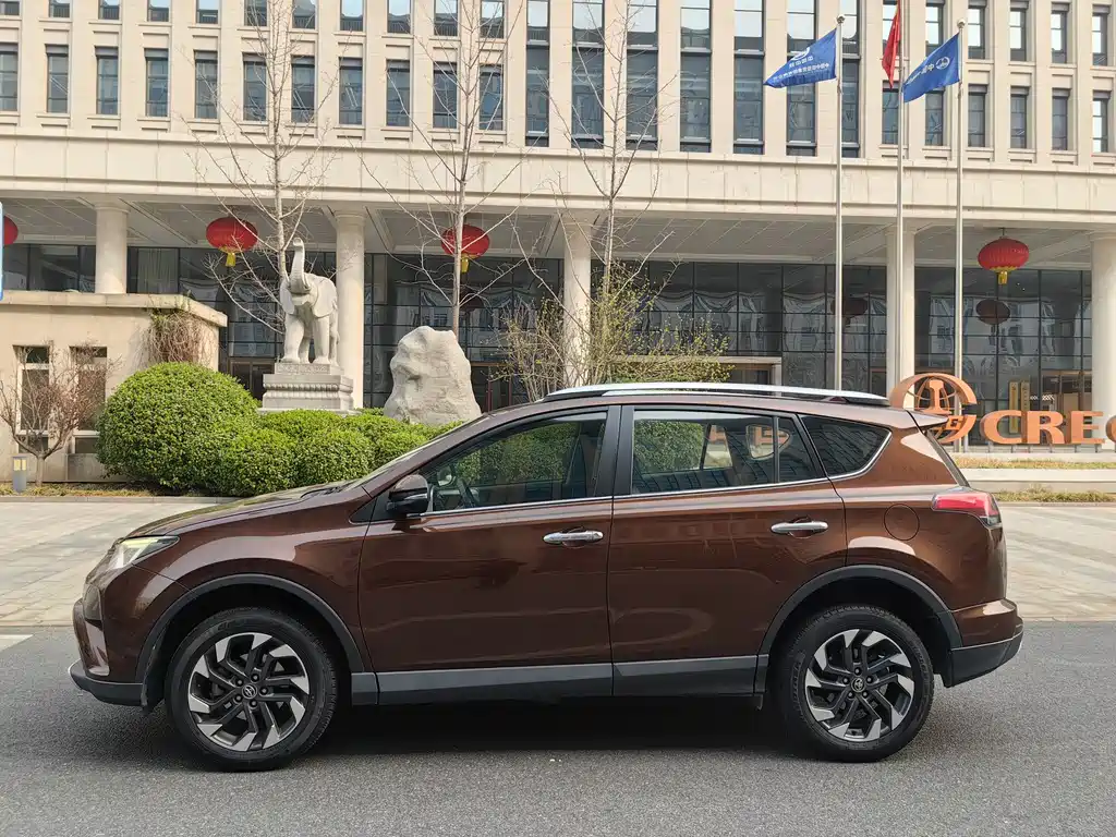 Toyota RAV4 2018 — фото 7