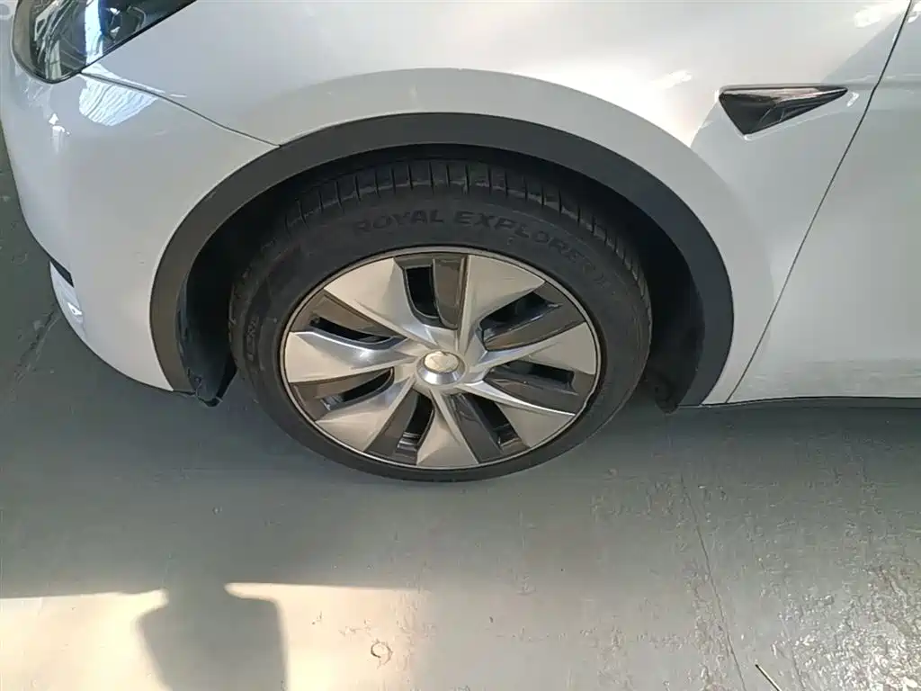 Tesla Model Y 2023 — фото 23