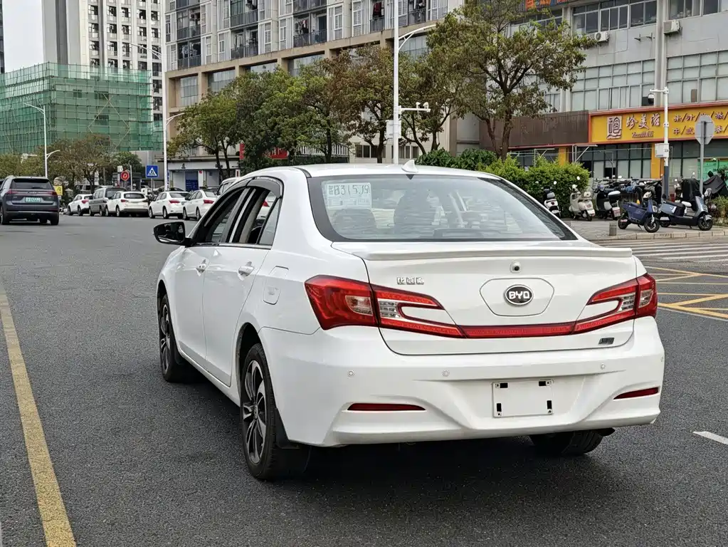 BYD Qin NEV 2016 — фото 16