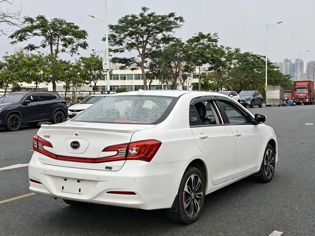 BYD Qin NEV 2016 — фото 18