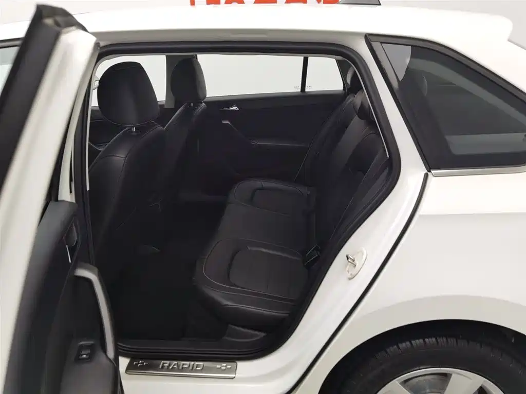 Skoda Rapid Spaceback 2016 — фото 15