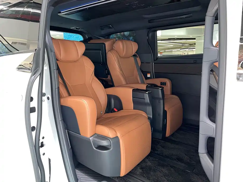 Toyota Vellfire 2026 — фото 10